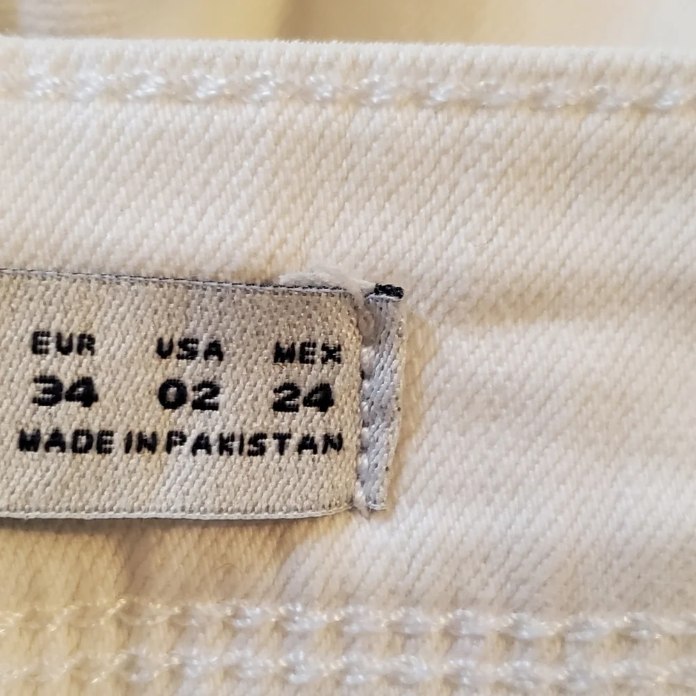 ZARA Basic  white distressed raw hem jeans White Size 2 - Picture 5 of 10